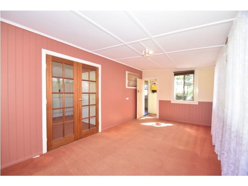 11 Jenkins Street, Newtown QLD 4350