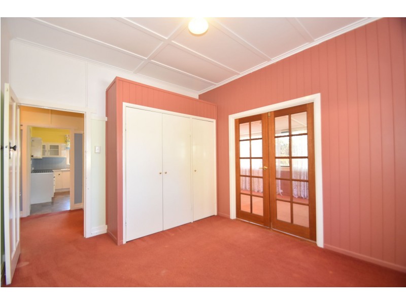 11 Jenkins Street, Newtown QLD 4350