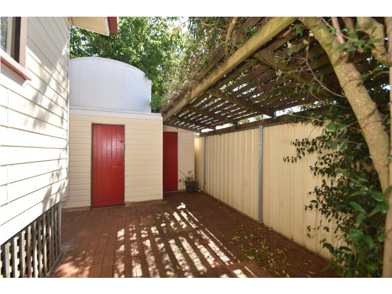 11 Jenkins Street, Newtown QLD 4350