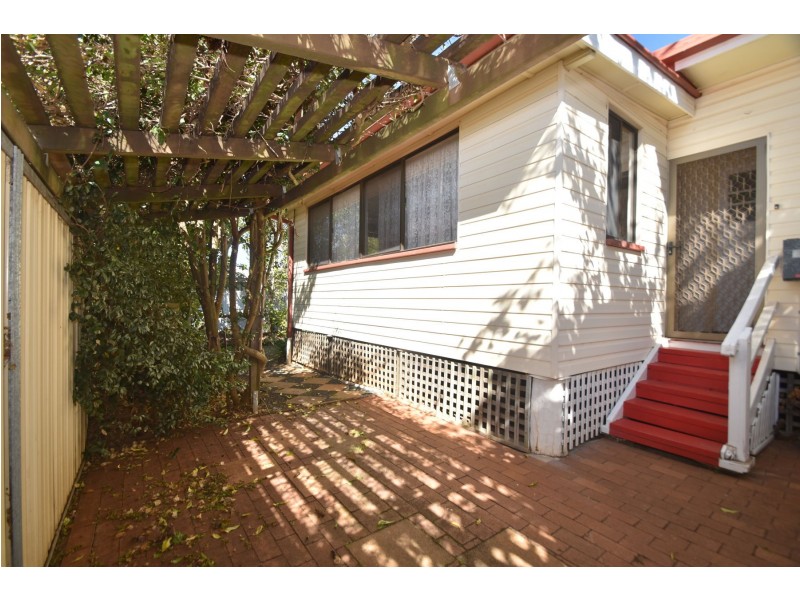 11 Jenkins Street, Newtown QLD 4350