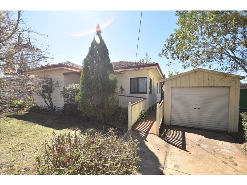 11 Jenkins Street, Newtown QLD 4350