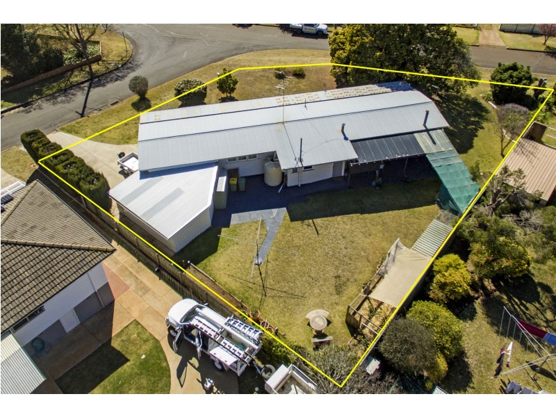 2 Loch Street, Centenary Heights QLD 4350