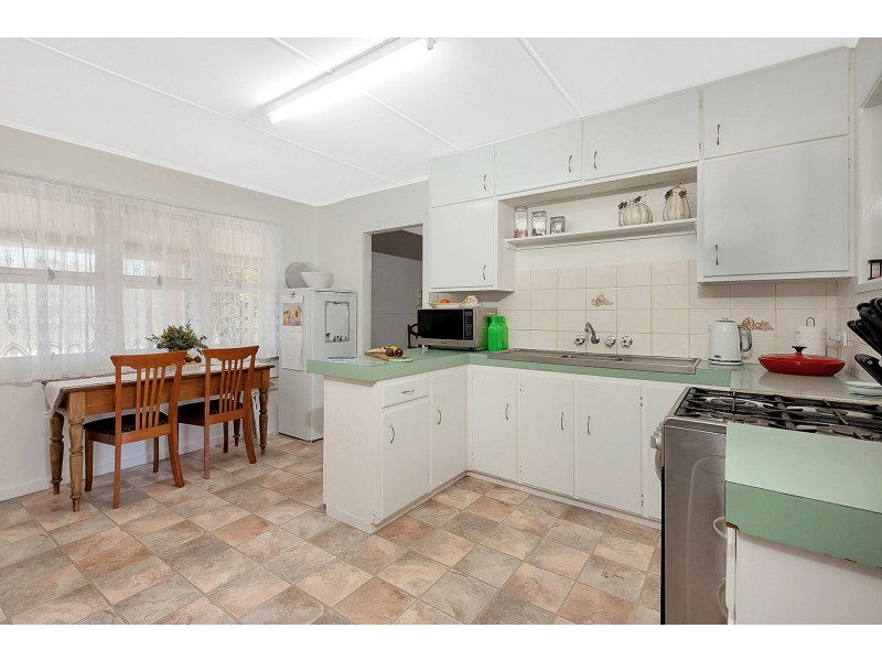 2 Loch Street, Centenary Heights QLD 4350