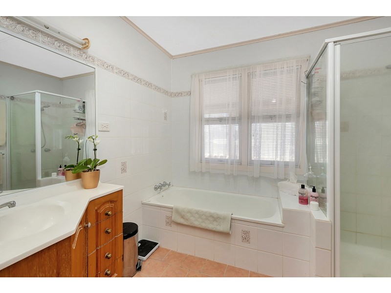 2 Loch Street, Centenary Heights QLD 4350