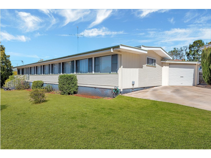 2 Loch Street, Centenary Heights QLD 4350