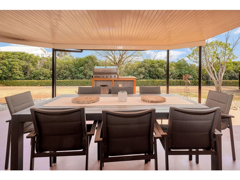 62 Phipps Drive, Meringandan West QLD 4352