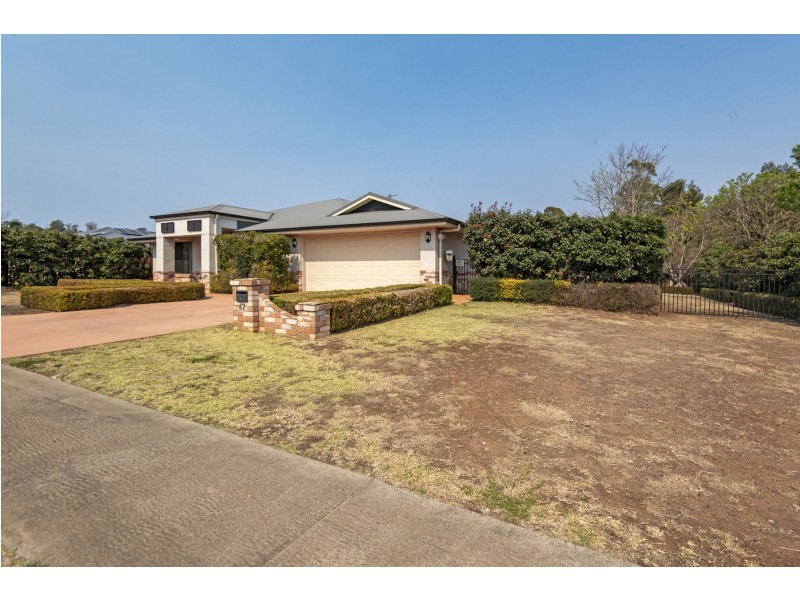62 Phipps Drive, Meringandan West QLD 4352