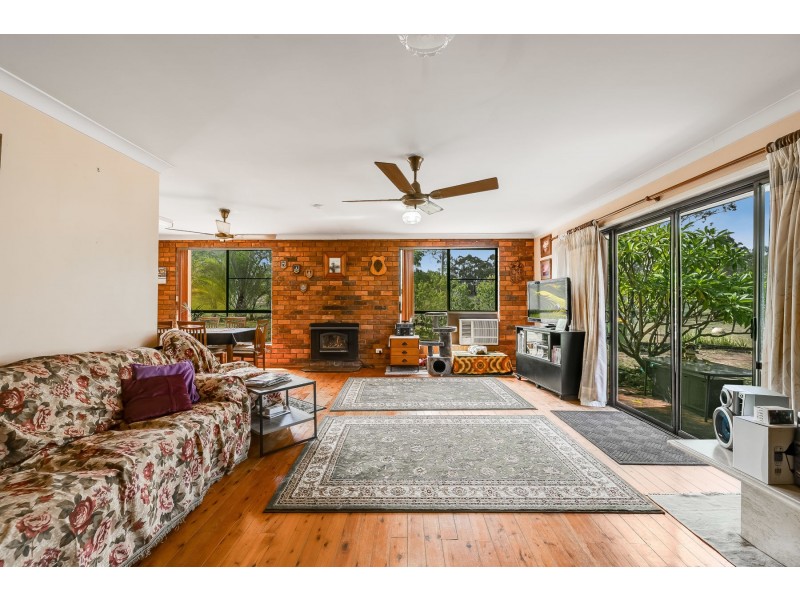 737 Murphys Creek Road, Upper Lockyer QLD 4352
