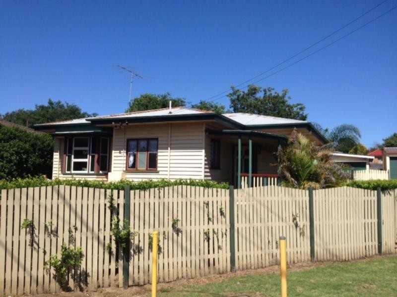 199 West  St, Harristown QLD 4350