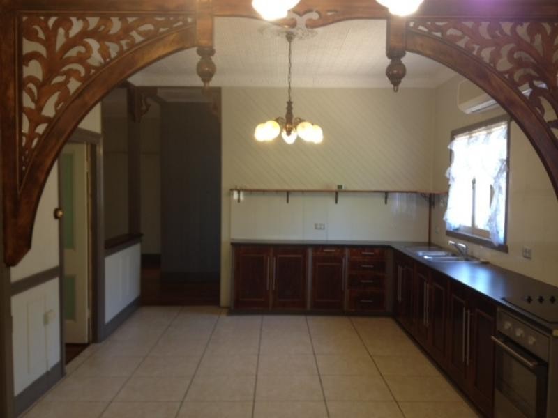 199 West  St, Harristown QLD 4350