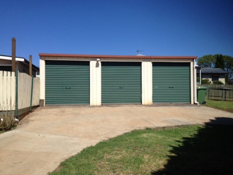 199 West  St, Harristown QLD 4350