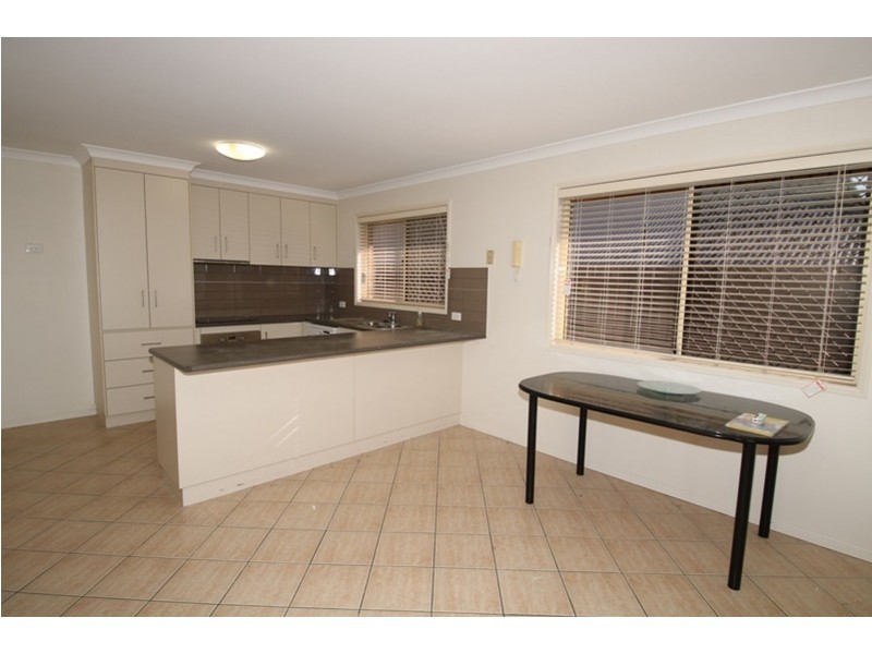 8/27 Gladstone Street, Newtown QLD 4350