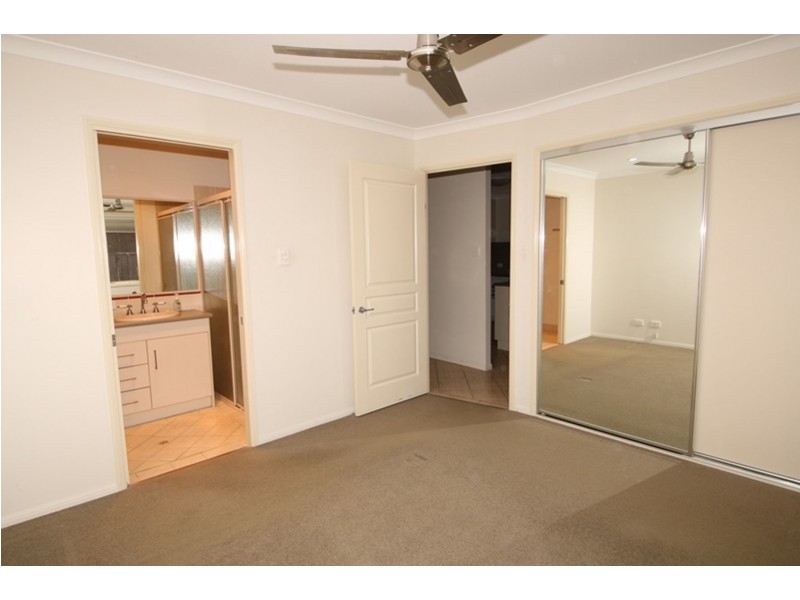 8/27 Gladstone Street, Newtown QLD 4350