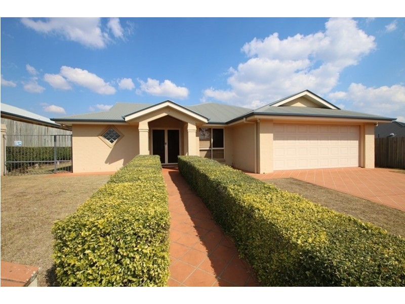 32 Ward Street, Middle Ridge QLD 4350
