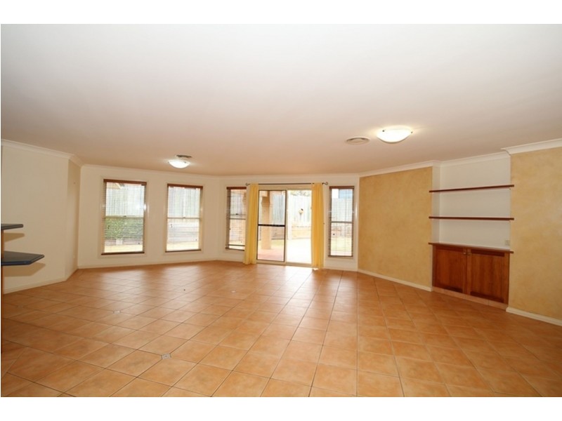 32 Ward Street, Middle Ridge QLD 4350