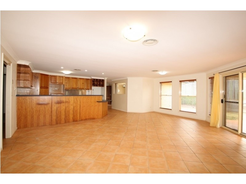 32 Ward Street, Middle Ridge QLD 4350