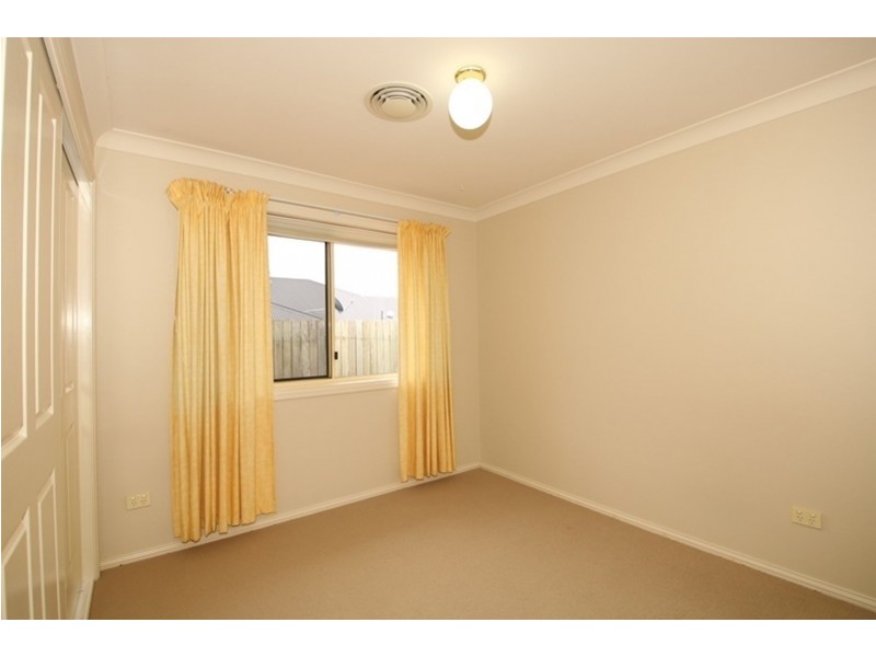 32 Ward Street, Middle Ridge QLD 4350