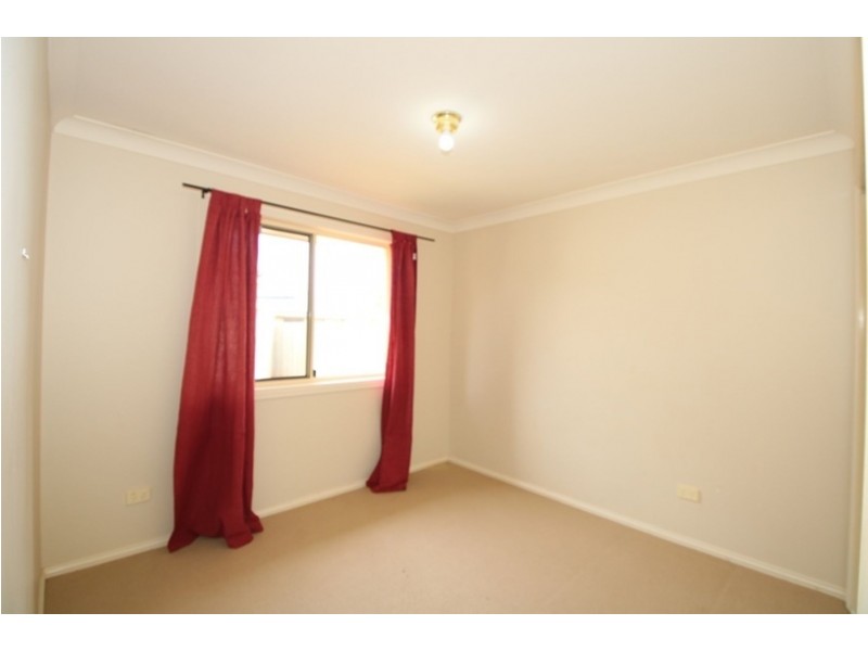 32 Ward Street, Middle Ridge QLD 4350