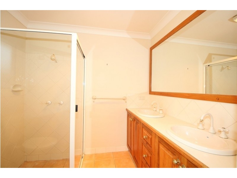 32 Ward Street, Middle Ridge QLD 4350