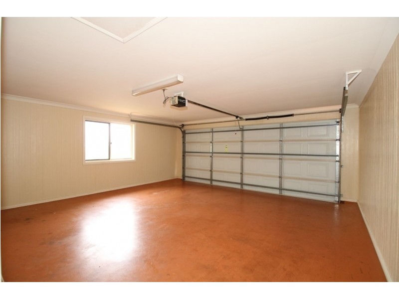 32 Ward Street, Middle Ridge QLD 4350