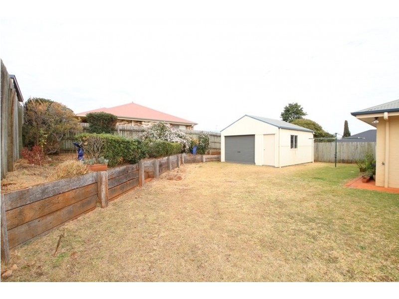 32 Ward Street, Middle Ridge QLD 4350