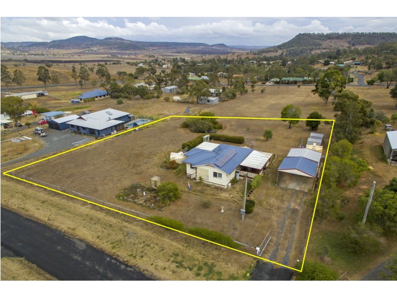 35 Thomas Street, Meringandan West QLD 4352