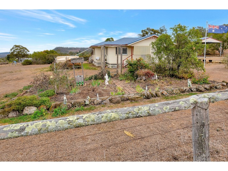 35 Thomas Street, Meringandan West QLD 4352