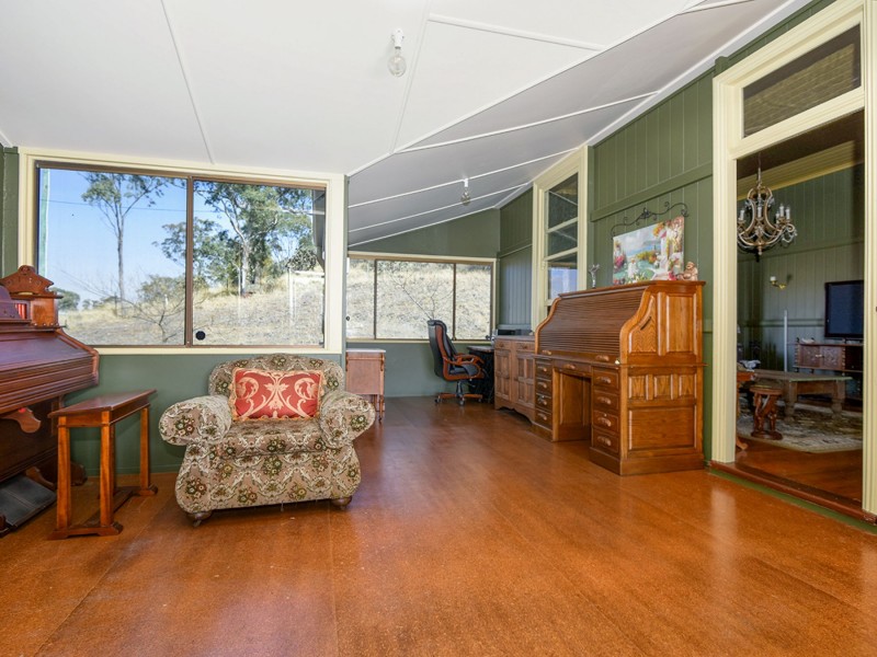25 Rowland Court, Gowrie Mountain QLD 4350