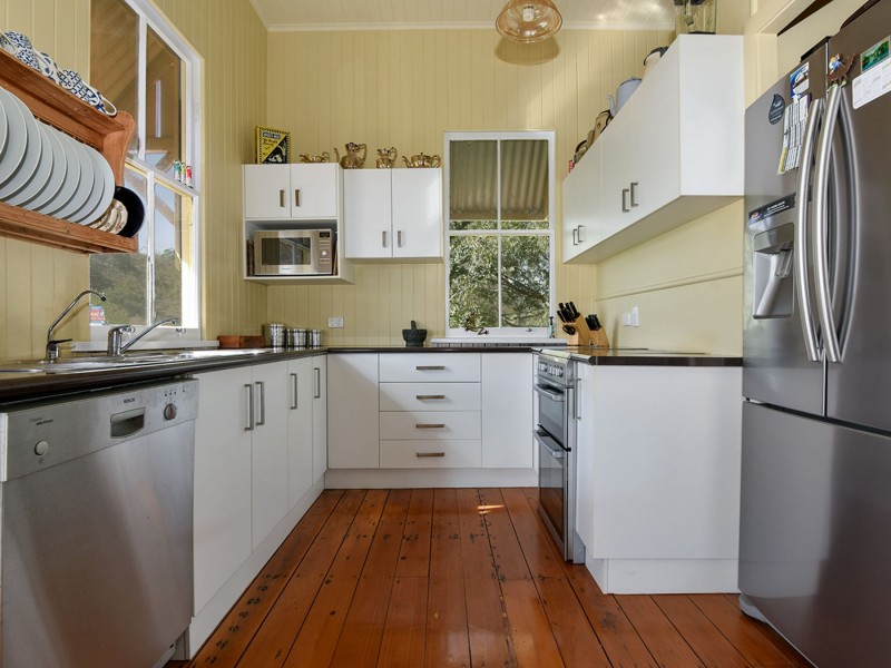 25 Rowland Court, Gowrie Mountain QLD 4350