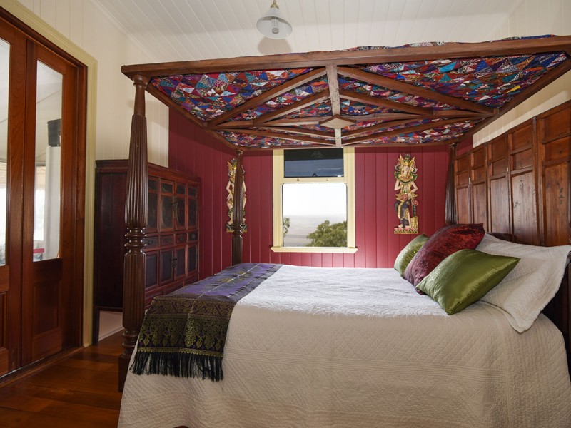 25 Rowland Court, Gowrie Mountain QLD 4350