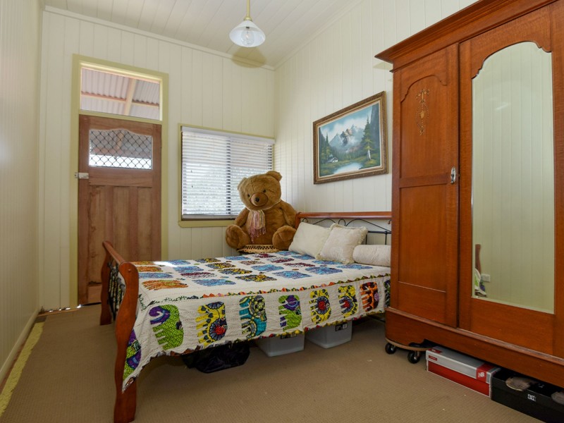 25 Rowland Court, Gowrie Mountain QLD 4350
