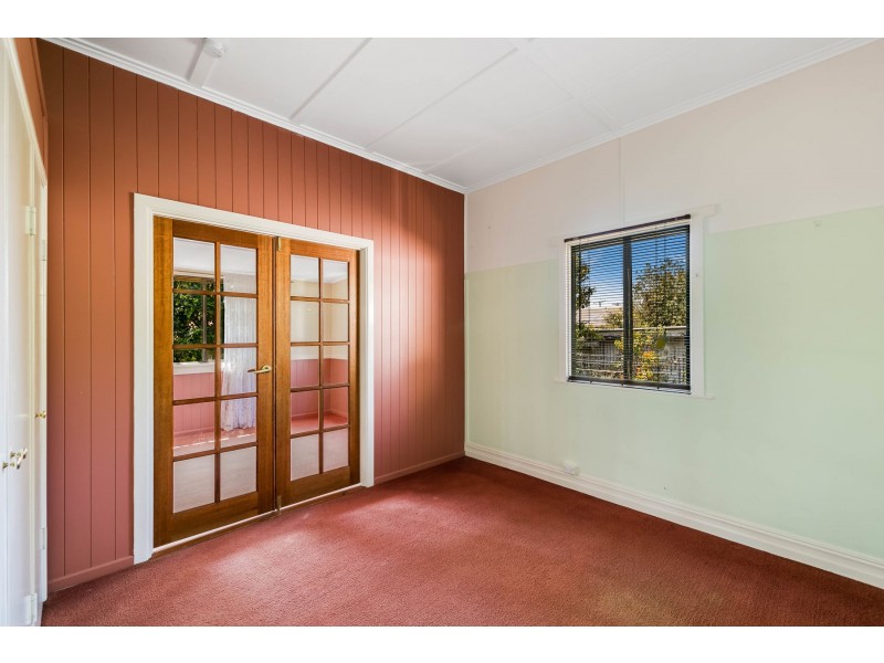 11 Jenkins Street, Newtown QLD 4350