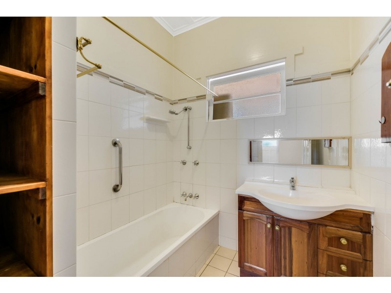 11 Jenkins Street, Newtown QLD 4350