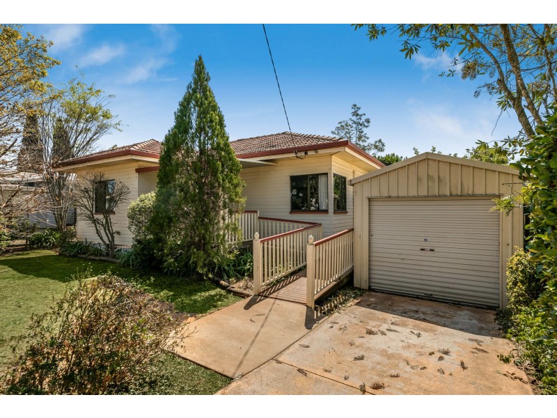 11 Jenkins Street, Newtown QLD 4350