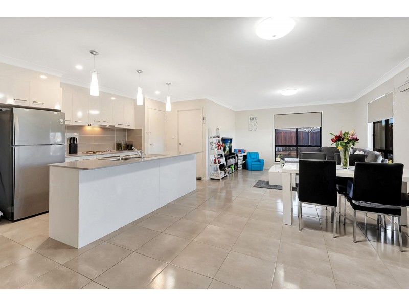 13 Wongalee Place, Cambooya QLD 4358