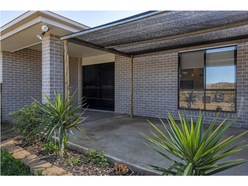 13 Wongalee Place, Cambooya QLD 4358
