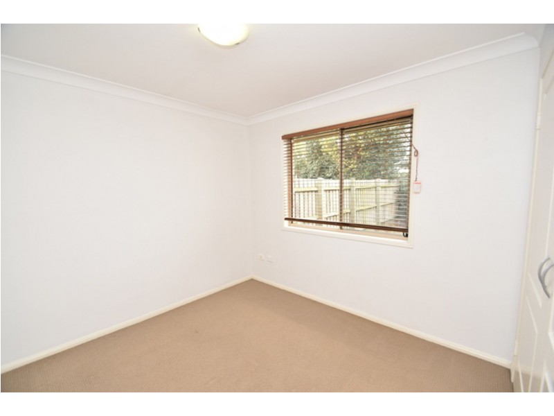 2/10 Sambar Court, Kearneys Spring QLD 4350