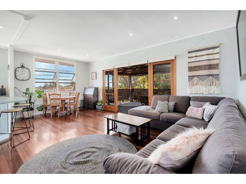 4 Corser Street, Centenary Heights QLD 4350