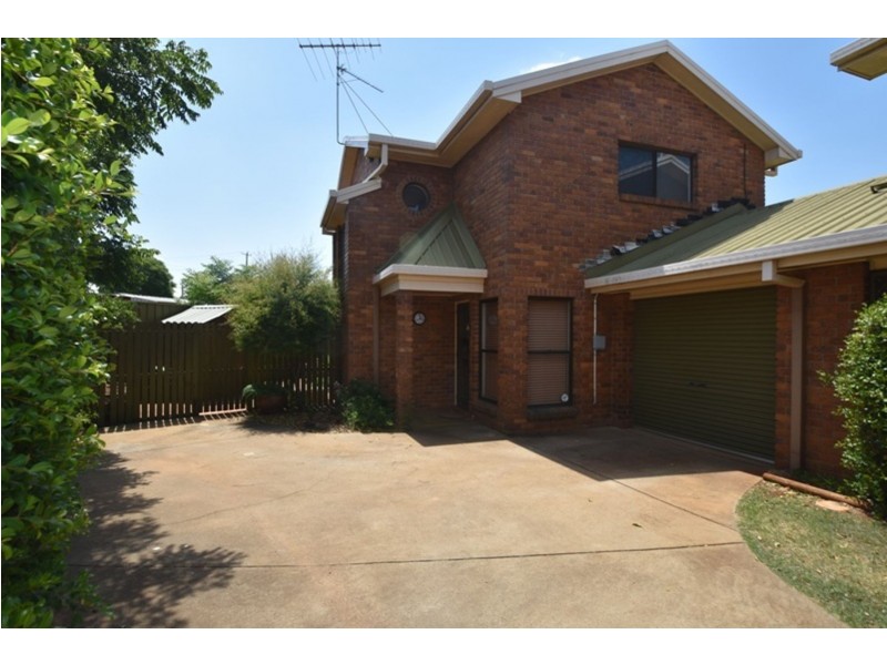 2/1 Broadfoot Street, Kearneys Spring QLD 4350