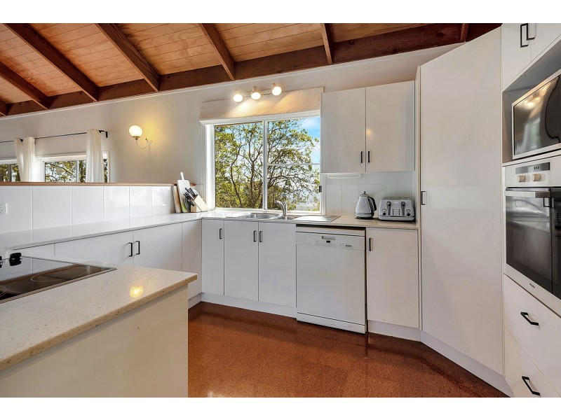 17 Harvey Street, Mount Lofty QLD 4350
