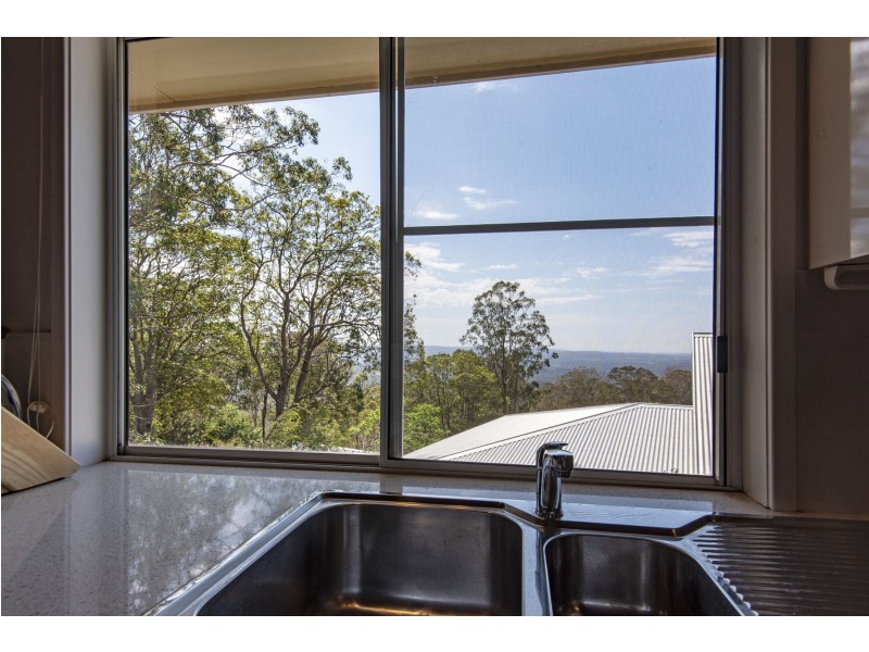 17 Harvey Street, Mount Lofty QLD 4350