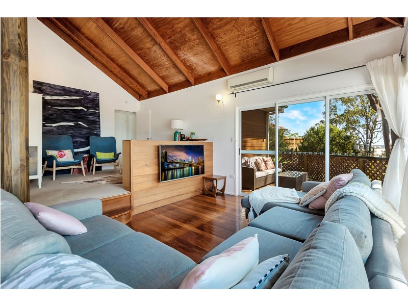 17 Harvey Street, Mount Lofty QLD 4350