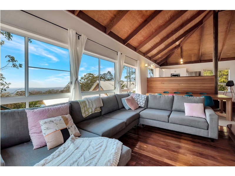 17 Harvey Street, Mount Lofty QLD 4350