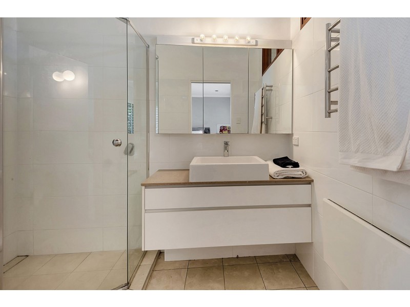 17 Harvey Street, Mount Lofty QLD 4350