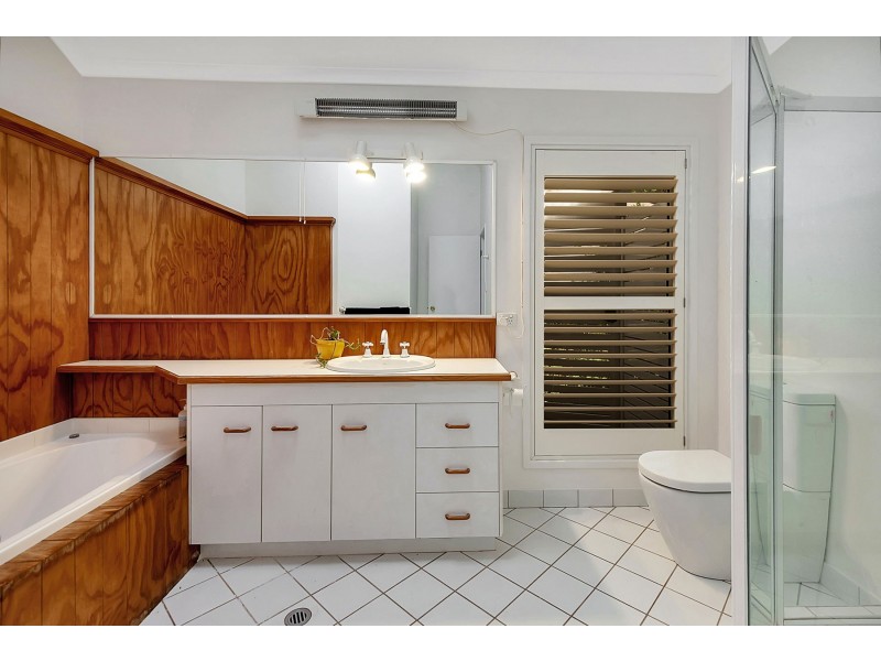 17 Harvey Street, Mount Lofty QLD 4350