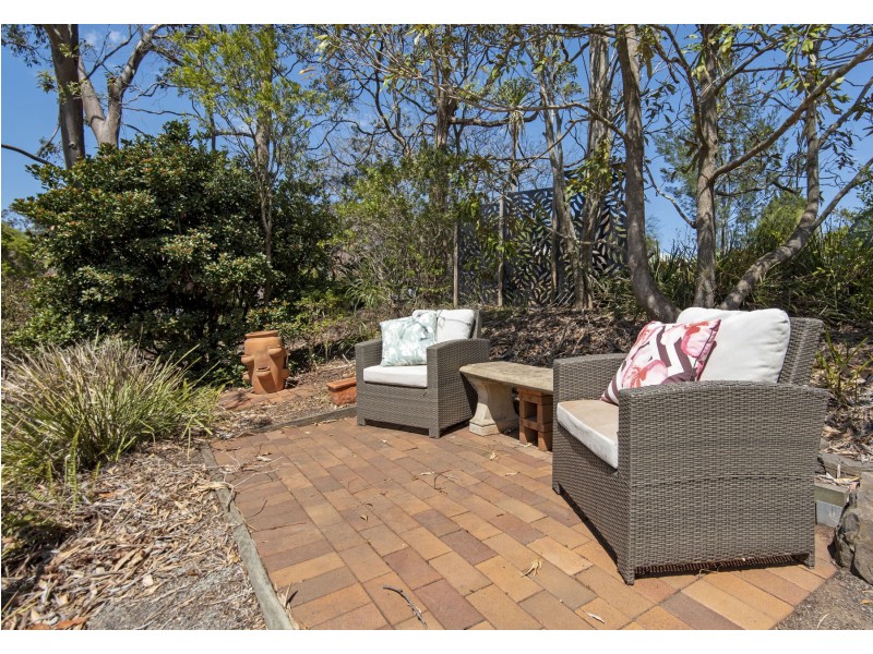 17 Harvey Street, Mount Lofty QLD 4350