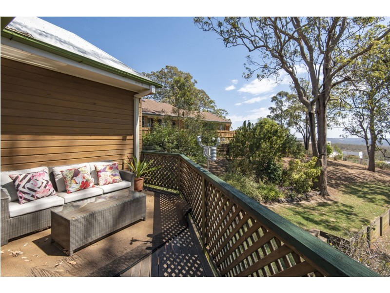 17 Harvey Street, Mount Lofty QLD 4350