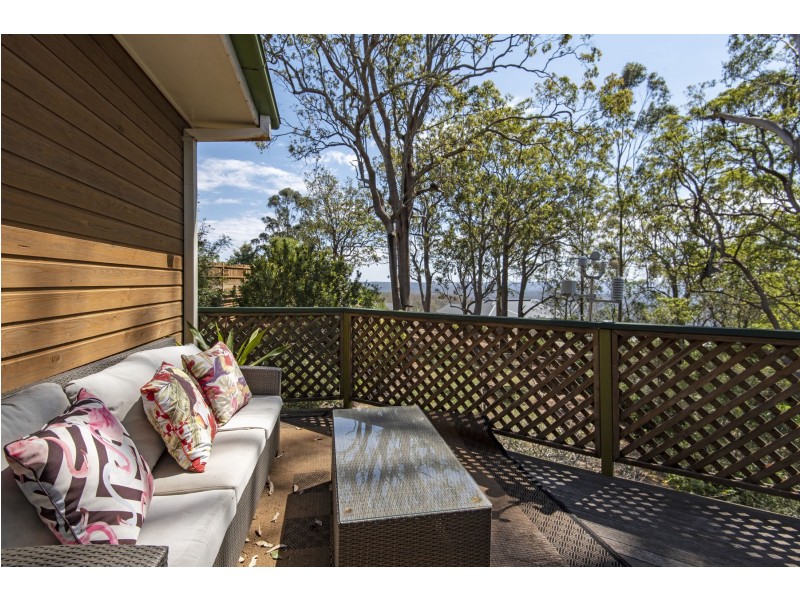 17 Harvey Street, Mount Lofty QLD 4350