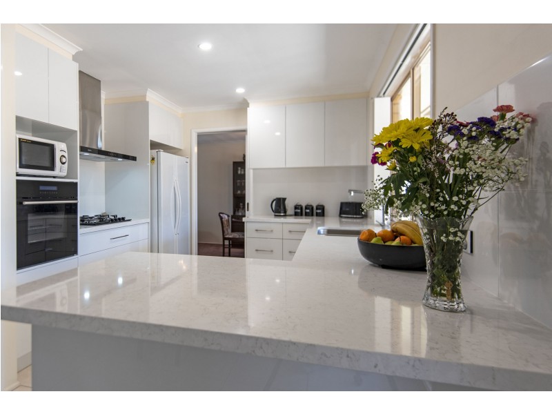 22 Hamzah Drive, Cotswold Hills QLD 4350