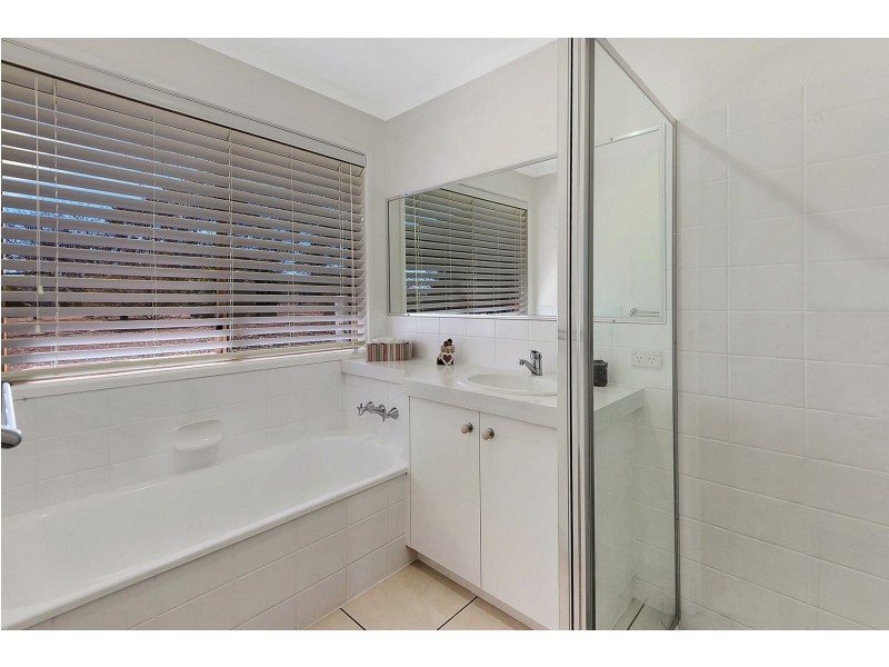 22 Hamzah Drive, Cotswold Hills QLD 4350
